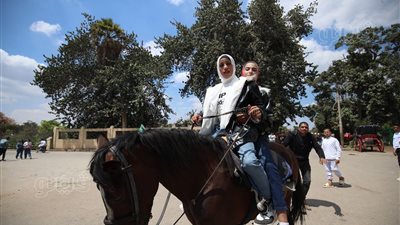 زحام على كوبري محمد علي في القناطر الخيرية للاحتفال بأول أيام عيد الفطر (صور) 