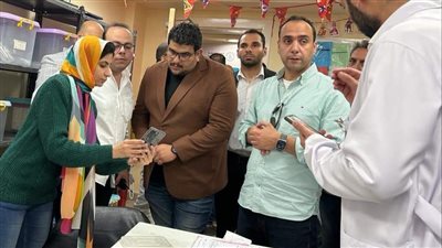 بأول أيام عيد الفطر، جولة مفاجئة للمدير التنفيذي للرعاية الصحية بمستشفيات الإسماعيلية (صور)