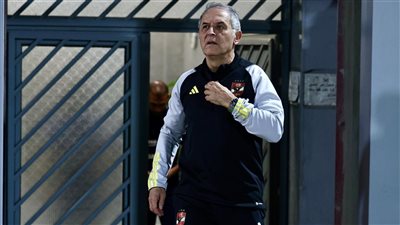 كولر يراجع خطة مواجهة زد في محاضرة أخيرة مع لاعبي الأهلي 