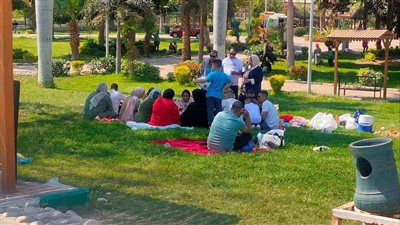 العائلات تتصدر المشهد بحدائق القناطر الخيرية في ثاني أيام عيد الفطر (صور)