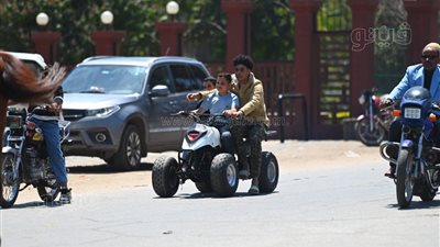 عجل وموتوسيكلات وسكيت، ألعاب الكبار والصغار في القناطر بثاني أيام عيد الفطر (صور) 