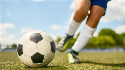 تفسير حلم لعب الكرة في المنام وعلاقته بالتخلص من المتاعب والهموم 