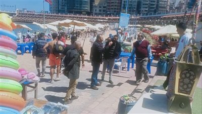 شواطئ ستانلي والنخيل في الإسكندرية كاملة العدد (صور)