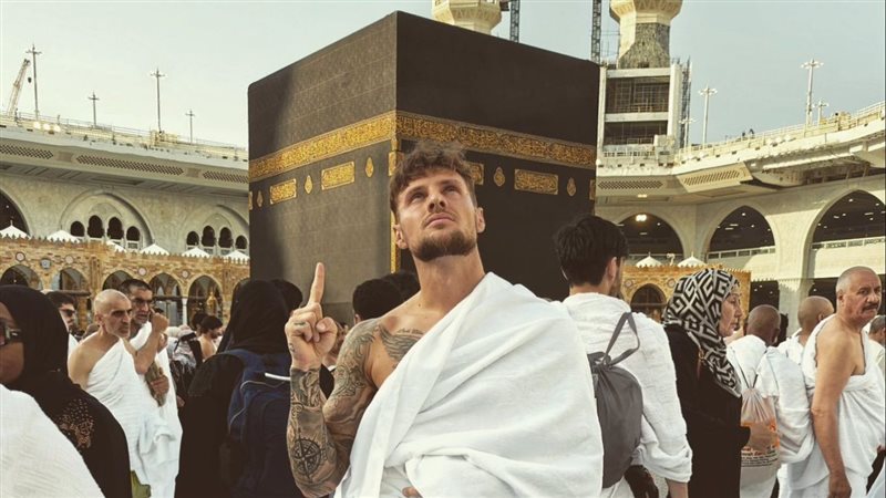 لاعب الطائي يؤدي