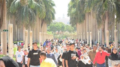 من كل الأعمار، 15 صورة ترصد تزايد أعداد زوار حديقة الأزهر في ثاني أيام العيد