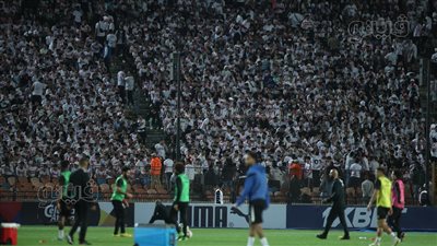 شاهد كيف استقبلت جماهير الزمالك لاعبى الفريق قبل انطلاق مباراة الاتحاد (فيديو)