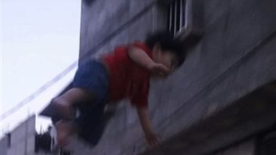 اختل توازنه، سقوط طفل من الطابق الثاني في العجوزة