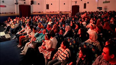 عروض بيت المسرح ترفع شعار كامل العدد في أولى لياليها بعيد الفطر (صور)