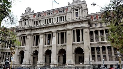 قضاء الأرجنتين يعلن إيران 