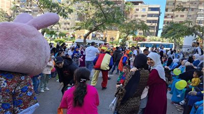 بالبلالين والمهرجانات وعروض العرائس، إقبال على الألعاب وحمام السباحة بمراكز شباب الدقهلية 