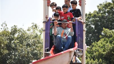ملاهي حديقة الأزهر تجذب الكبار والصغار في ثالث أيام عيد الفطر (صور) 