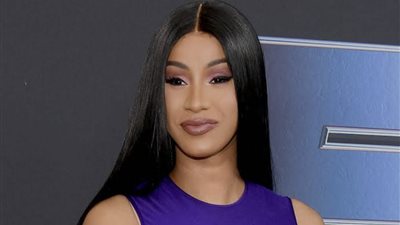 كاردي بي تتعلم القيادة في سيارتها الرولز رويس