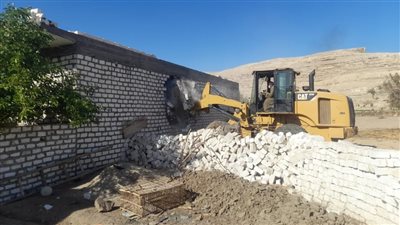 إزالة 14 حالة تعد على أراض زراعية وبناء مخالف خلال اجازاة العيد بأسيوط 