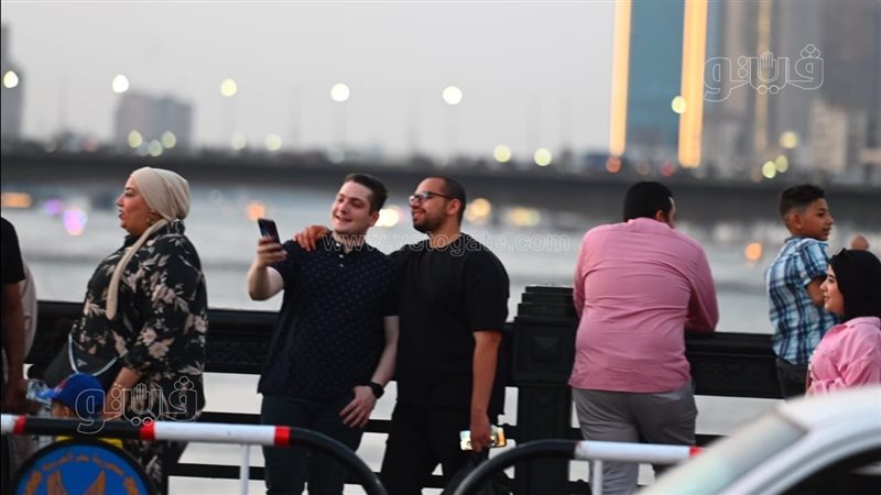 الاحتفالات على كوبري