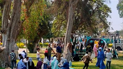 استمرار توافد المواطنين على حدائق القناطر الخيرية خلال إجازة العيد (صور)