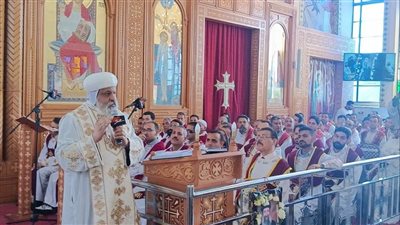 الكنيسة تصلي قداس الأربعين للأنبا بيسنتي أسقف حلوان