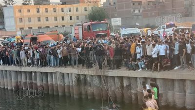 سقوط سيارة ميكروباص فى ترعة المحمودية بالبحيرة (صور)