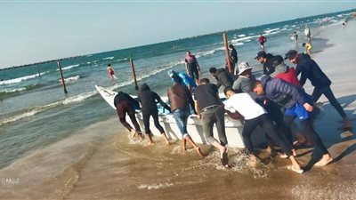 إنقاذ 23 شخصا من الغرق في شواطئ رأس البر 