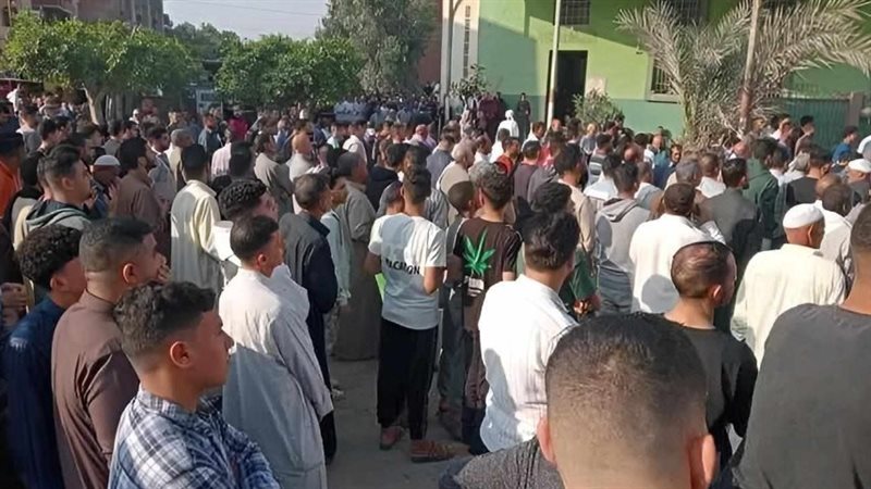 تشييع جنازة صديقين