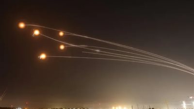 جيش الاحتلال الإسرائيلي يرصد موجة ثالثة من الصواريخ الإيرانية تجاه إسرائيل