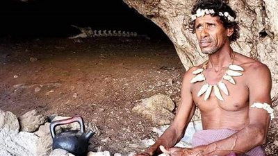  60 سنة في كهف، يمني يتحول لرمز سياحي: طعامي المفضل الأسماك ولم أدخل مستشفى