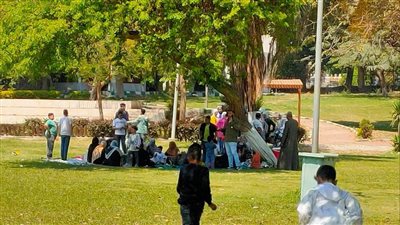 مواطنون يودعون إجازة عيد الفطر من داخل القناطر الخيرية (صور)