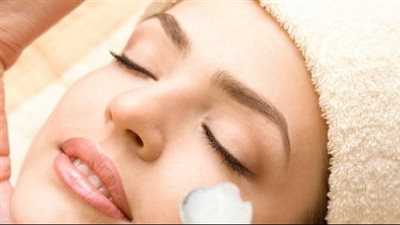 وصفة طبيعية لترطيب وتفتيح البشرة وإعادة حيويتها 