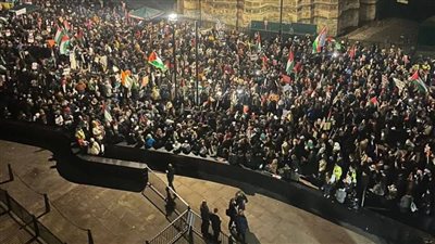 اعتصام ضخم أمام البرلمان البريطاني لرفض تسليح إسرائيل ووقف العدوان على غزة ( فيديو)