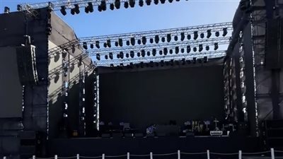  التجهيزات النهائية لحفل تامر عاشور في السعودية بمناسبة عيد الفطر (صور)