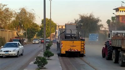 سيارت الكنس الآلي وشفط الأتربة تجوب شوارع أسيوط لتنفيذ حملات نظافة مكبرة 