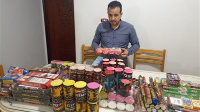 ضبط 5 آلاف قطعة ألعاب نارية داخل مكتبة في كوم حمادة