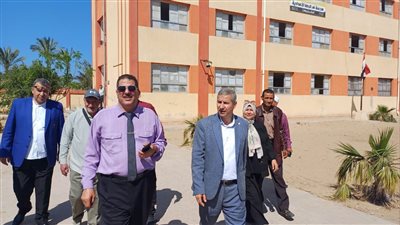 مدير تعليم دمياط بتفقد مدارس إدارة كفر البطيخ التعليمية