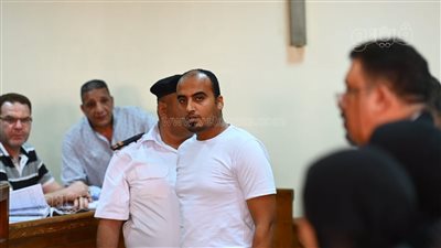 إيداع المتهم قفص الاتهام، بدء محاكمة سائق أوبر المتهم في وفاة حبيبة الشماع (صور)