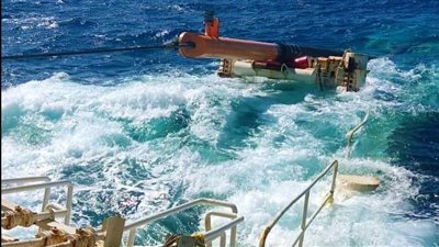 إنزال الخط البحري الأول لحقول أكتوبر البحرية بشركة بترول خليج السويس