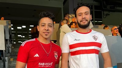 بقميص الأهلي والزمالك، نجما منتخب مصر للساق الواحدة ينشران روح التسامح