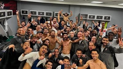 احتفالات لاعبي الزمالك في غرف الملابس بعد الفوز على الأهلي (صور)