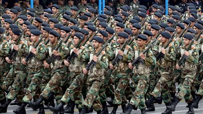 إيران للحكومات الغربية: إذا قام أحد منكم بمد رجله خارج بساطه سنقطعها 