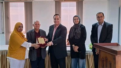 طب القناة يُكرم قاماته العلمية من أساتذة ومؤسسي قسم الباطنة العامة (صور)