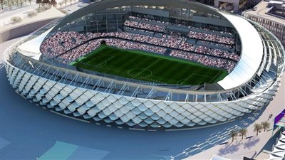 تطاير المقاعد وغرق الملعب، الأمطار تهدد إقامة مباراة العين والهلال رغم التأجيل (فيديو)