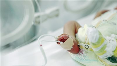 السجن 50 عاما لأب حاول تسميم طفلته الرضيعة 