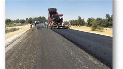 محافظ الفيوم: تنفيذ 10 مشروعات لرصف الطرق ضمن مبادرة حياة كريمة