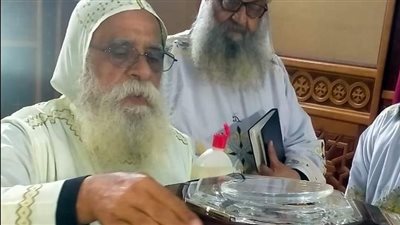 الأنبا جوارجيوس يدشن أواني خدمة في كنيسة العذراء بمطاي