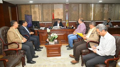 محافظ الغربية يناقش آلية نقل المخلفات للمدفن الصحي 