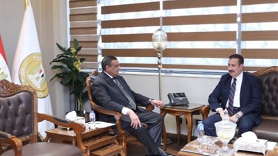 وزير التنمية المحلية يتابع مع محافظ المنوفية الموقف التنفيذي لمشروعات حياة كريمة 