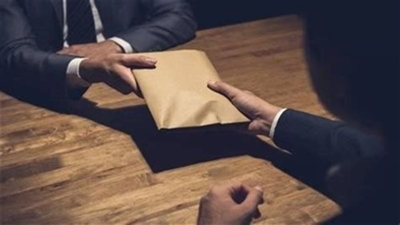 تقاضى رشوة،فيتو 