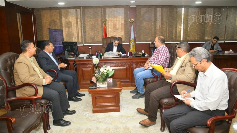 محافظ الغربية يناقش