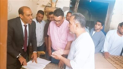 وكيل تموين الأقصر يتفقد المخابز ومكاتب التموين بمدينة إسنا