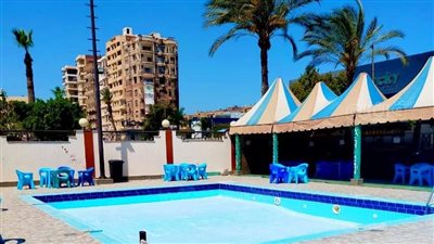 لجنة متابعة إجراءات عوامل الأمن والسلامة لحمامات السباحة تزور نادي كفر الشيخ الرياضي