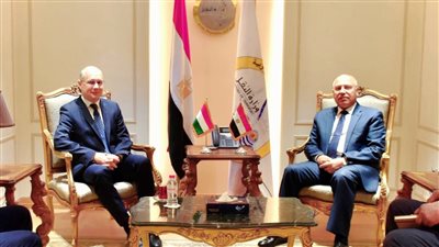 وزير النقل يبحث آخر مستجدات تصنيع وتوريد صفقة 1350 عربة سكة حديد جديدة