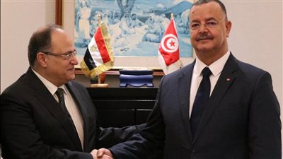 رئيس هيئة الدواء المصرية يبحث مع وزير الصحة التونسي تصنيع الأدوية والأمصال واللقاحات